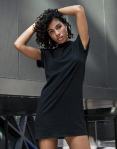 Kvaliteetne naiste T-särgikleit kõrgema kaelusega – Build Your Brand