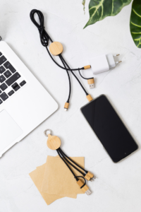 Mitmeotsaline laadimiskaabel bambusest (3-in-1)